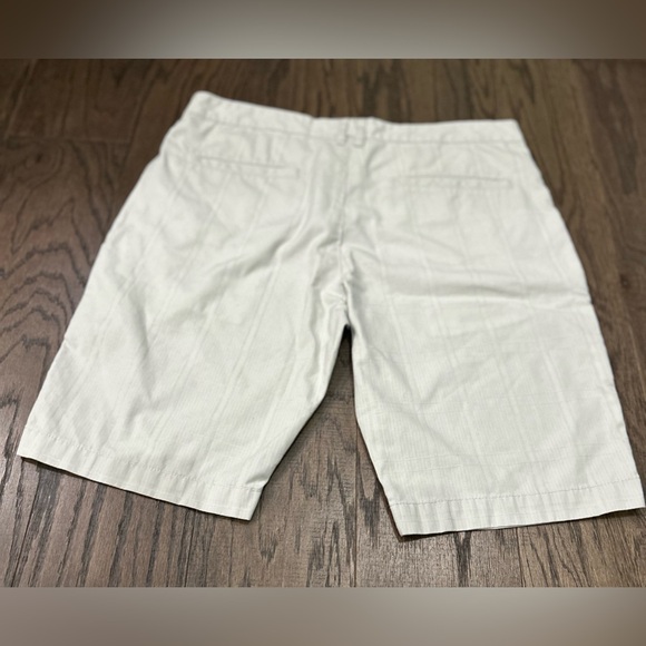 Shorts - Picture 3 of 7